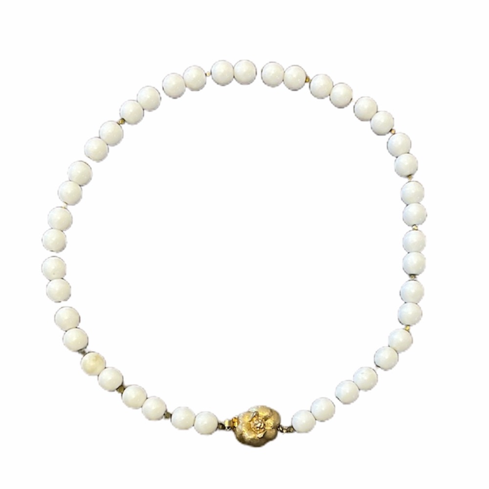 Vintage White Beaded Necklace With Gold Rose Clasp